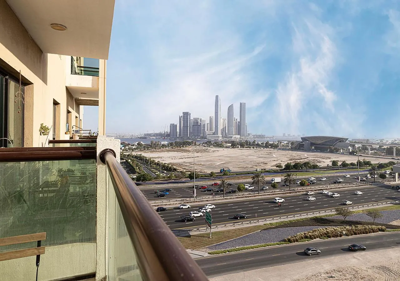 Elegant 1-Bed Waterfront Living Villa Dubai Holiday home
