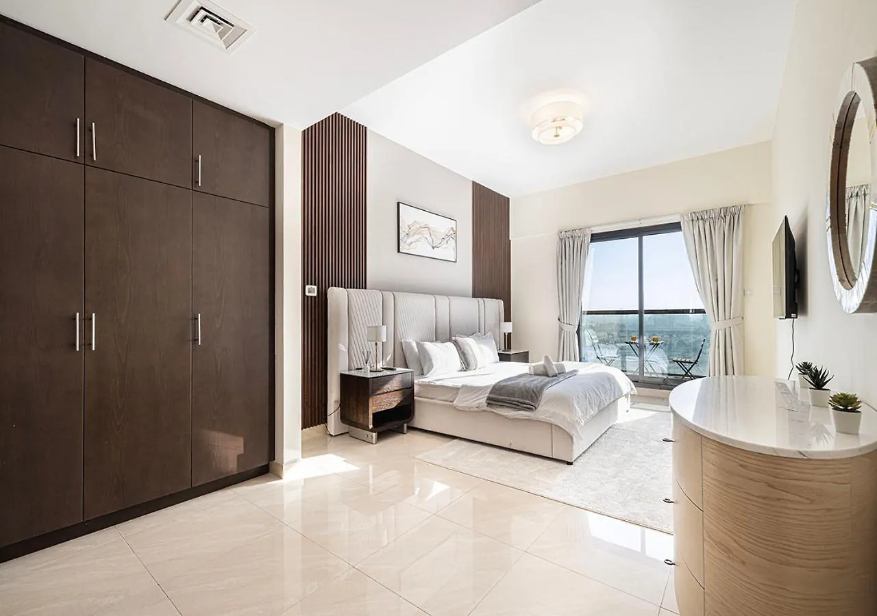 Elegant 1-Bed Waterfront Living Villa Dubai 0*,  United Arab Emirates