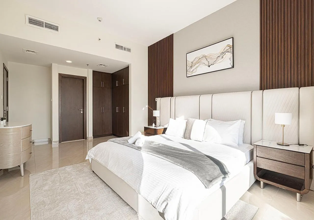 Elegant 1-Bed Waterfront Living Villa Dubai 0*,