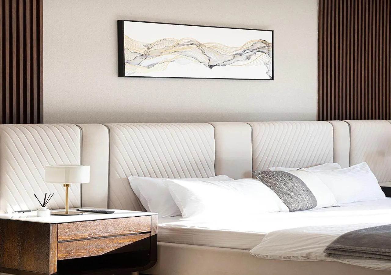 Elegant 1-Bed Waterfront Living Villa Dubai 0*,