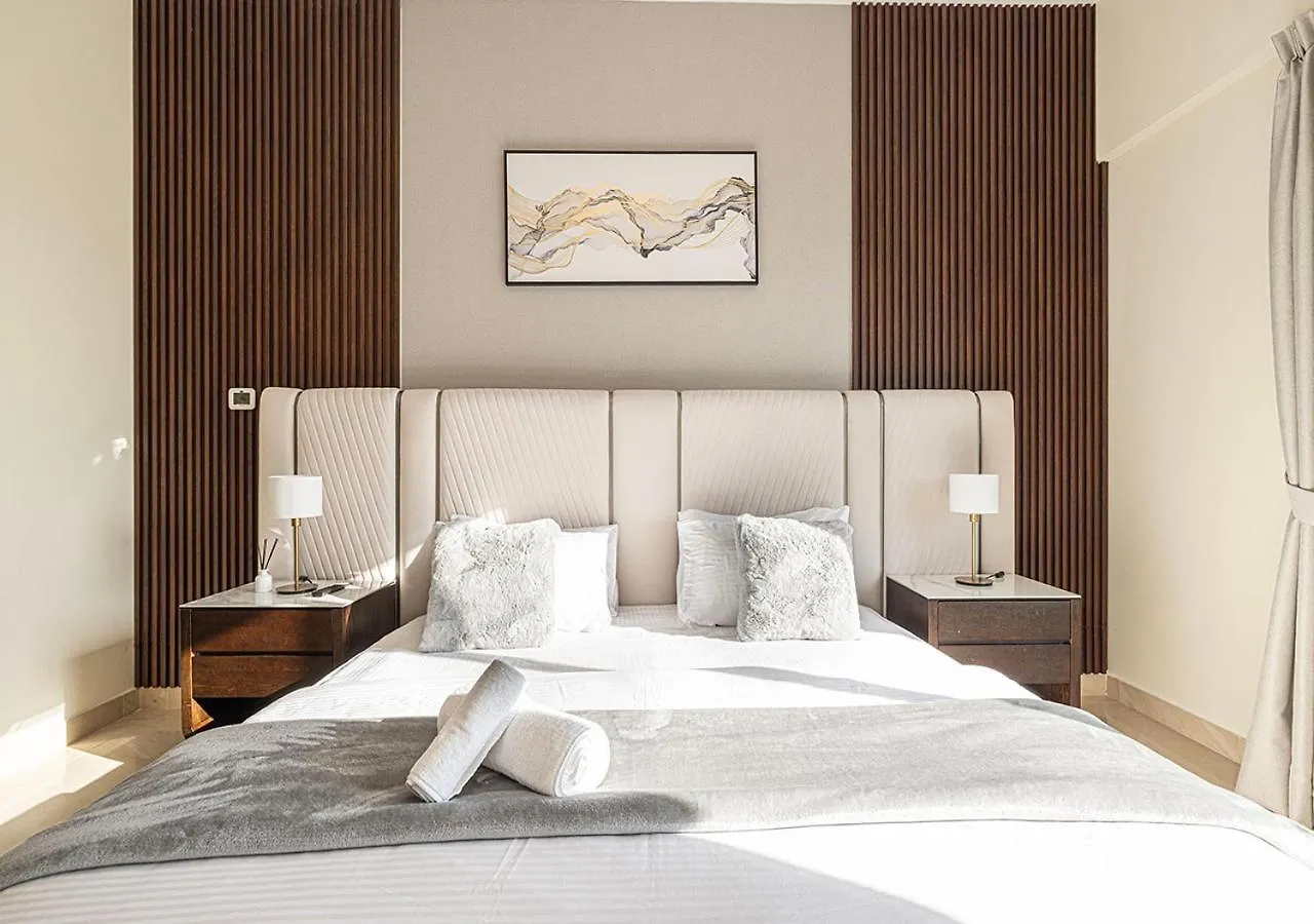 Elegant 1-Bed Waterfront Living Villa Dubai United Arab Emirates